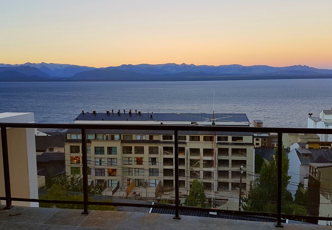 Estudio en San Carlos de Bariloche - Dto. Suizo I con vista al lago, Terraza y Estac.