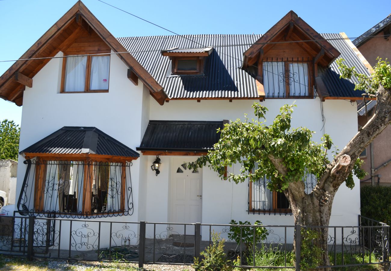 Casa en San Carlos de Bariloche - Casa Juancito, céntrica, parrilla y estacionamient