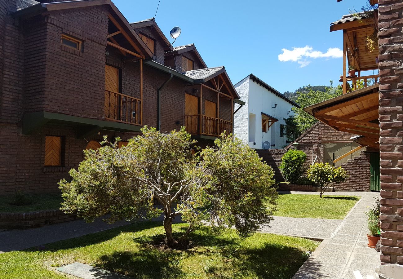 Cabaña en San Martin de los Andes - Aldea de montaña - Andarlibre