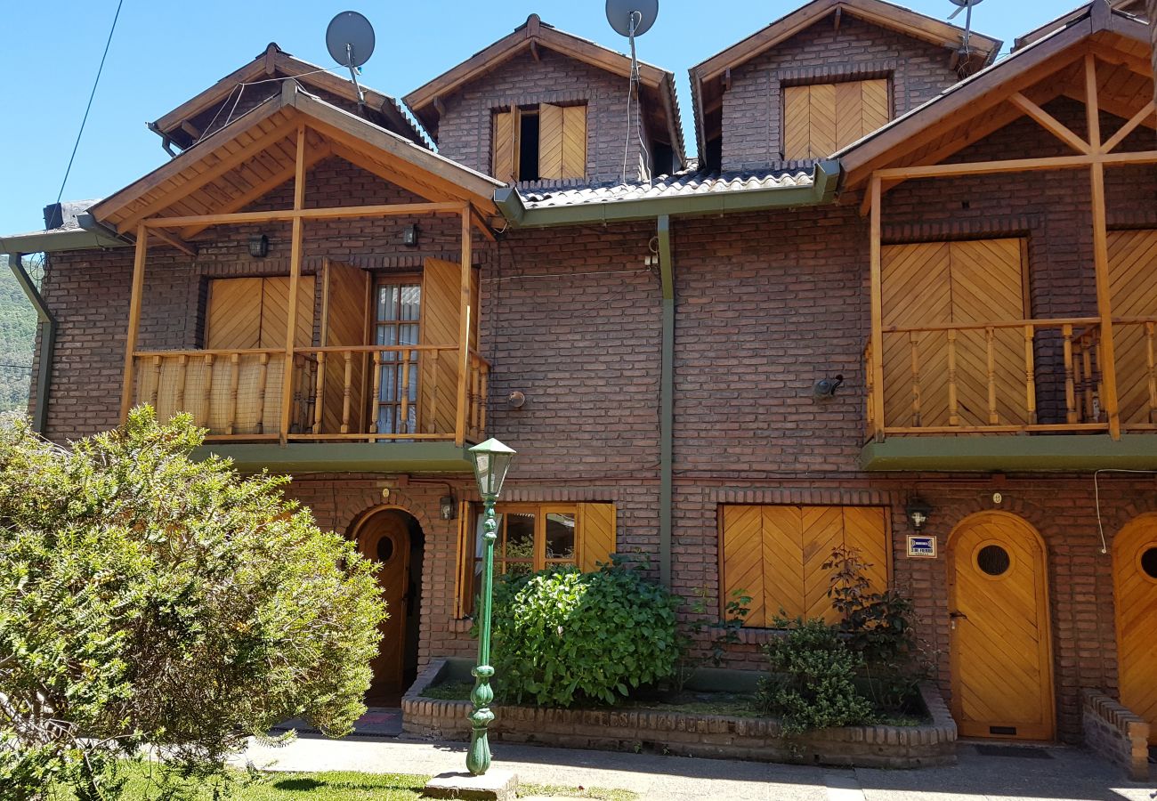 Cabaña en San Martin de los Andes - Aldea de montaña - Andarlibre