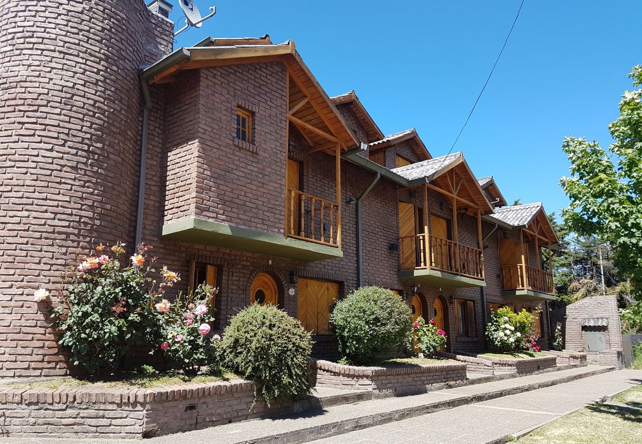 Cabaña en San Martin de los Andes - Aldea de montaña - Andarlibre